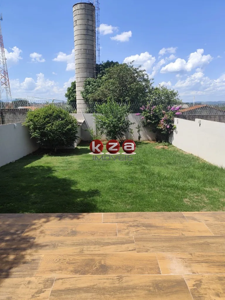 Imagem Imperdível! LInda Casa em condomínio na cidade de Valinhos-SP, : 3 quartos, 1 suíte, 2 salas, 2 banheiros, 2 vagas de garagem, 210m².