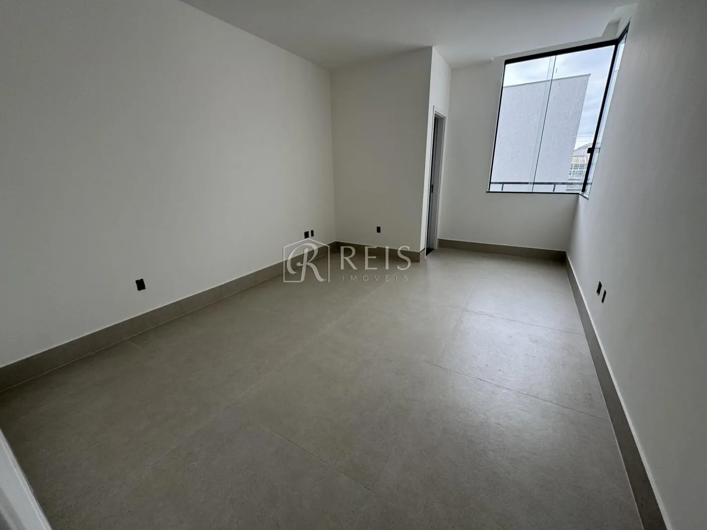 Imagem Casa para Venda em Rio das Ostras, Costazul, 3 dormitórios, 3 suítes, 4 banheiros, 3 vagas