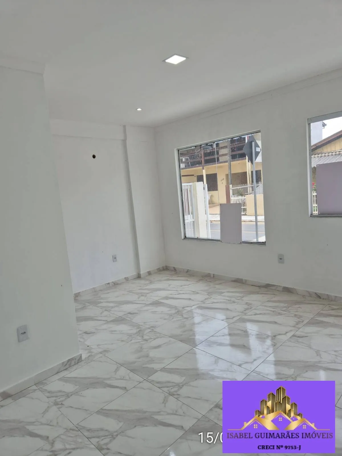 Imagem Alugo Sala Comercial Próxima da Avenida Principal, no Gravatá de Navegantes