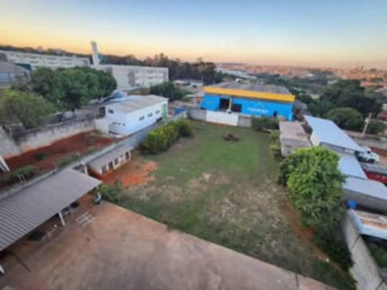Imagem Galpão Comercial de Alto Padrão na Vila Nova Sorocaba: 5 Salas, 5 Banheiros, 10 Vagas de Garagem, 1.327m². Venda ou Locação!
