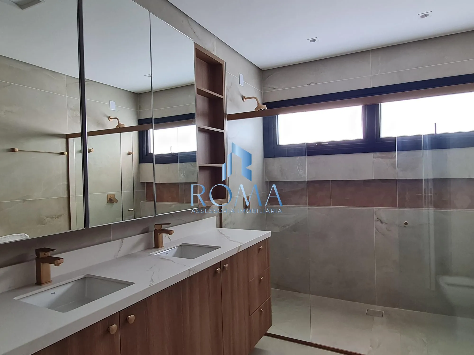 Imagem Casa de Alto Padrão no Condomínio Viareggio | 4 Suítes em Camobi, Santa Maria