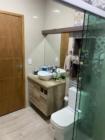 Imagem VENDA DE CASA TÉRREA NA VILA NELY, EM ITAQUAQUECETUBA/SP, 185m² com 3 dorm, suíte com ar-cond., piscina, área gourmet e vagas p 3 autos. CONSULTE-NOS.