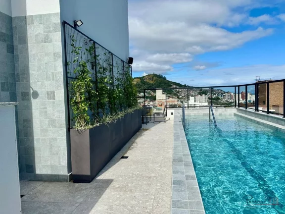 Imagem More com praticidade e estilo no coração de Florianópolis! Apresentamos este moderno estúdio rec...