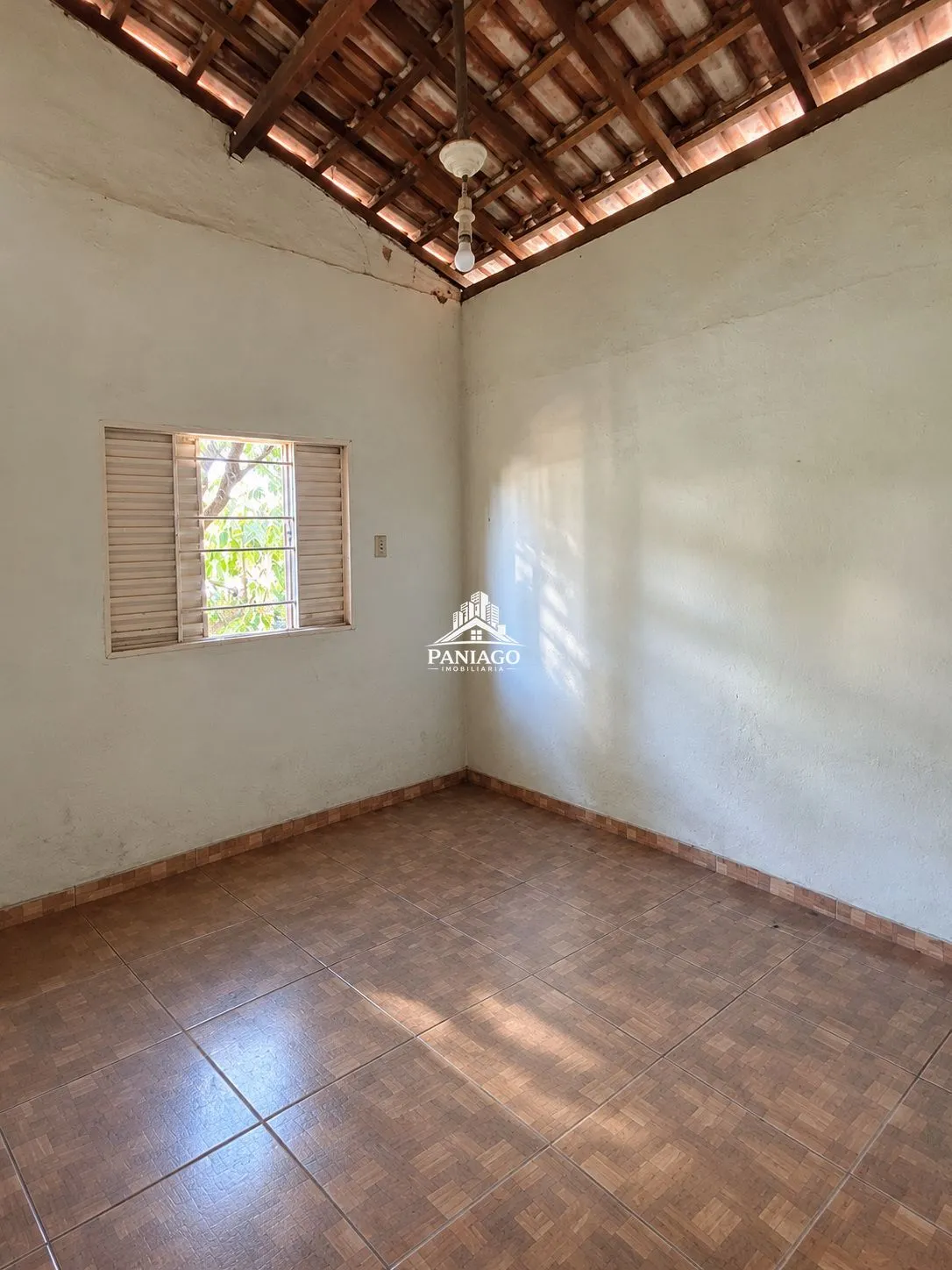 Imagem Casa Quintal, Espaço Externo, Localizada no Bairro Areão, Próxima à Região Centr