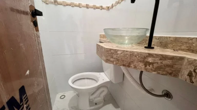 Imagem Sobrado à Venda com Área Gourmet e Piscina - Conforto e Lazer Completo!
