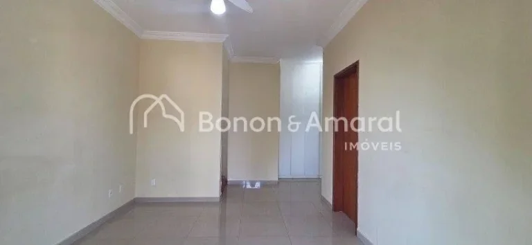 Imagem Localizada em um tranquilo bolsão residencial, com terreno plano e posição estratégica, este sob...