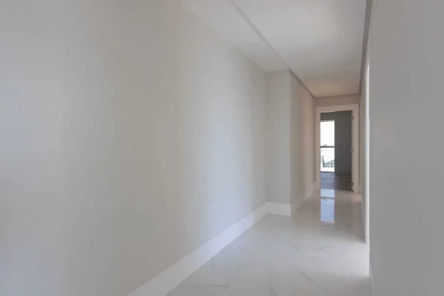Imagem Apartamento vista mar e andar alto! Com 4 suítes e 3 vagas no Bairro Pioneiros em Balneário Camboriú