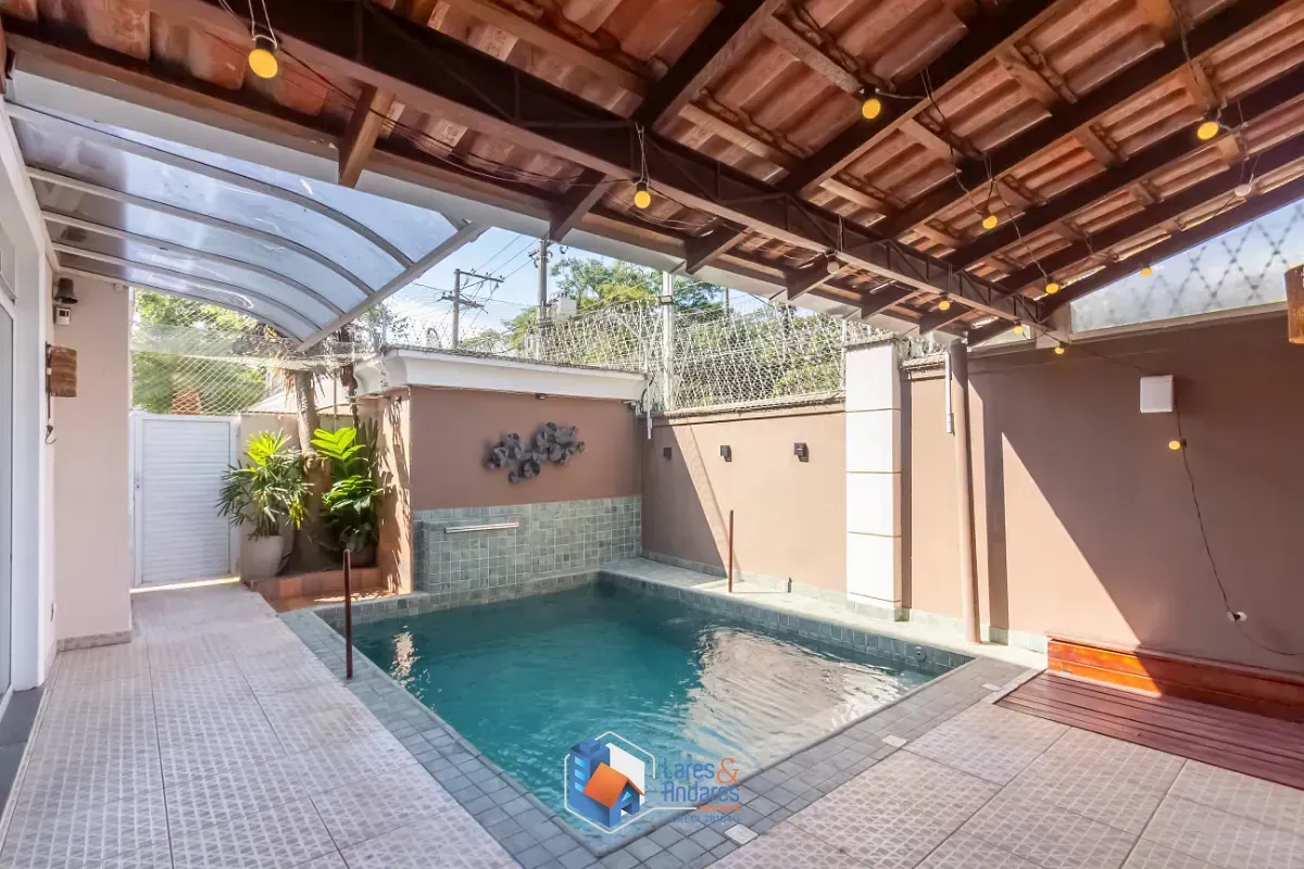 Imagem Casa no condomínio Condomínio Stephanie para venda com 5 quartos, sendo 3 suítes, 315m²