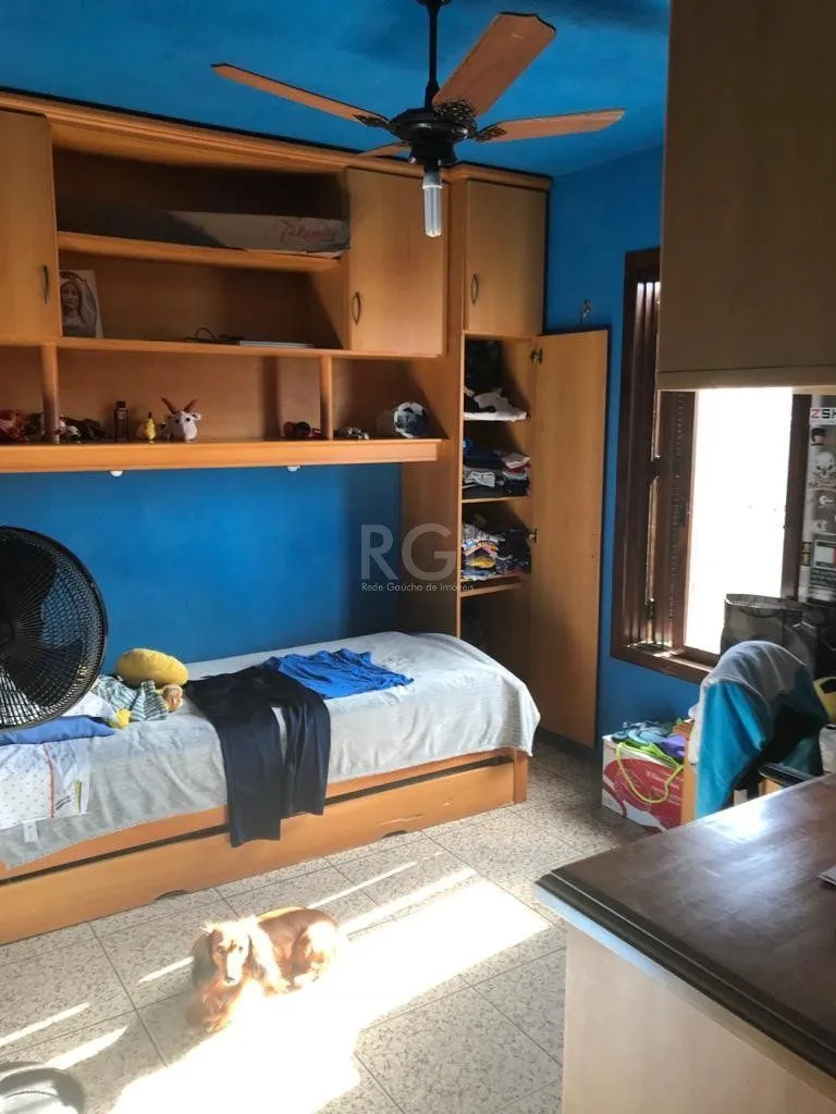 Imagem Casa para Venda - 270m², 4 dormitórios, sendo 1 suites, 5 vagas - Partenon