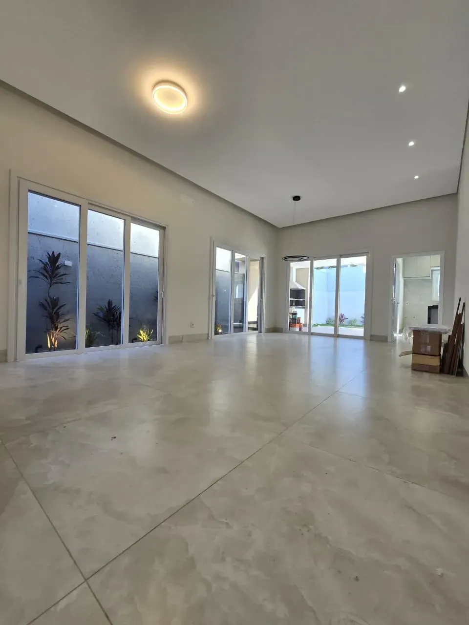 Imagem Imóvel Espetacular à Venda em Araraquara-SP: Casa de Luxo no Condomínio Buona Vita, 3 Suítes e 4 Vagas de Garagem.
