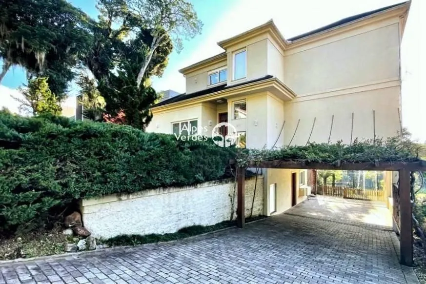 Imagem Vende-se Casa em Condominio com 3 suites a 5 minutos da Rua Coberta