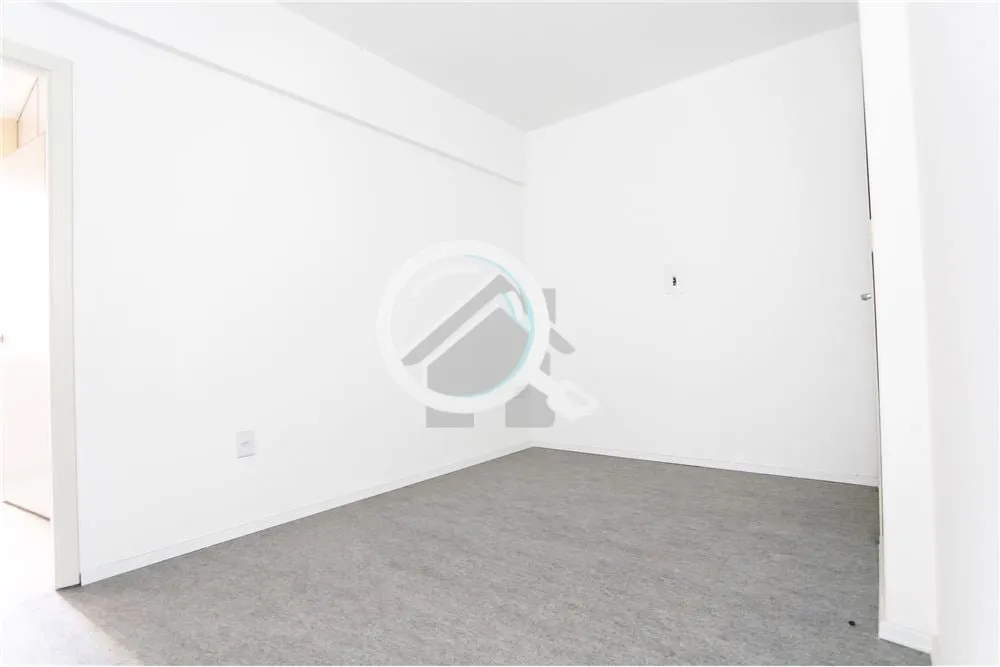 Imagem Descubra a combinação perfeita de praticidade e tranquilidade nesta sala comercial localizada no c...
