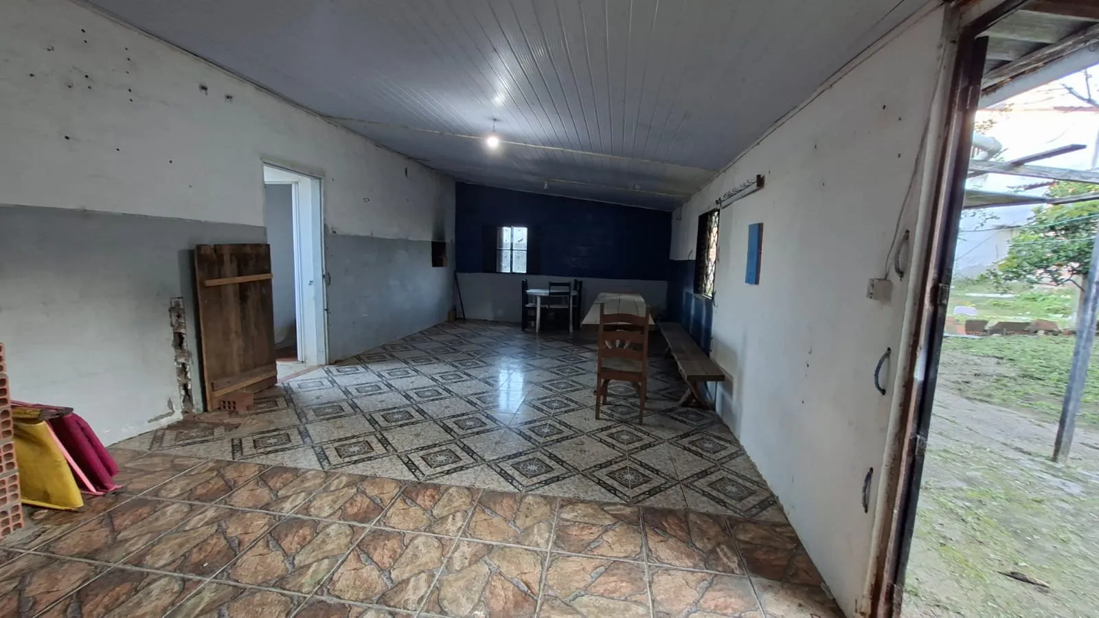 Imagem Casa com amplo pátio e excelente espaço no bairro Mendanha!