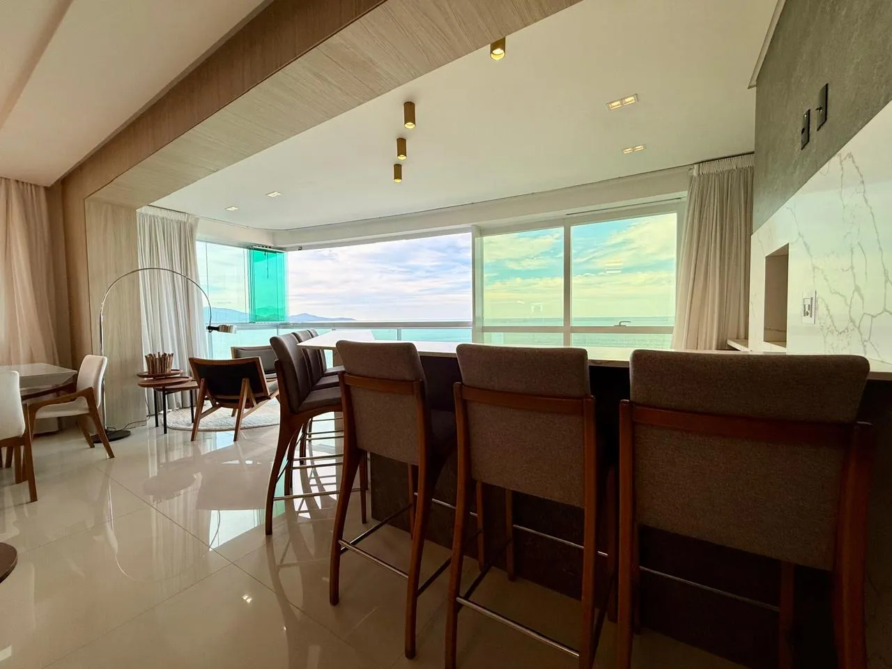 Imagem Apartamento com vista para o mar à venda com 200m2 por R$ 9.300.000,00