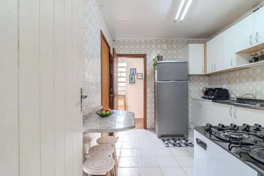 Imagem Apartamento de 3 Dormitórios com Garagem à Venda no Rio Branco, Próximo à Redenção