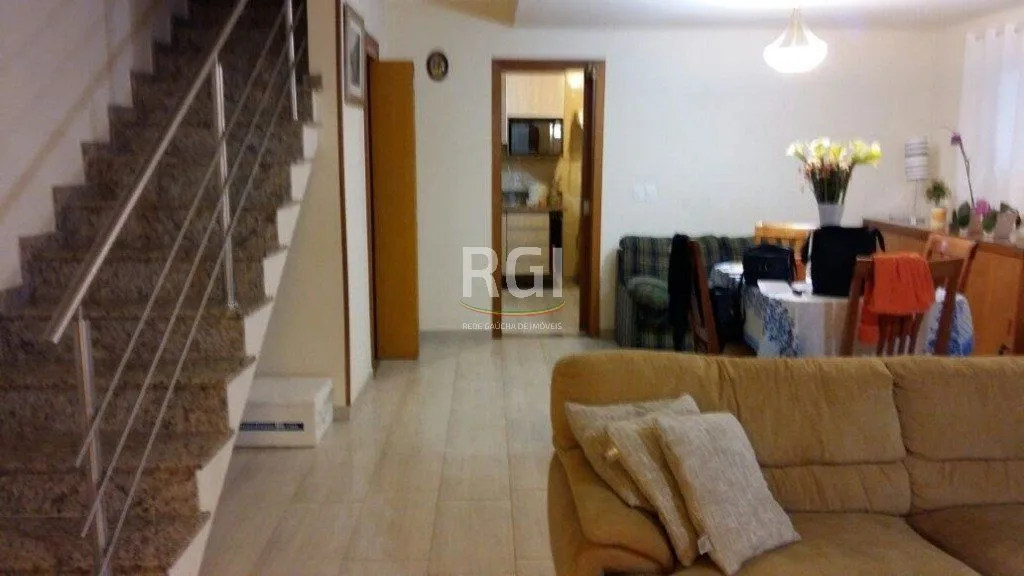 Imagem Sobrado para Venda - 245m², 4 dormitórios, sendo 1 suites, 3 vagas - Jardim Itu