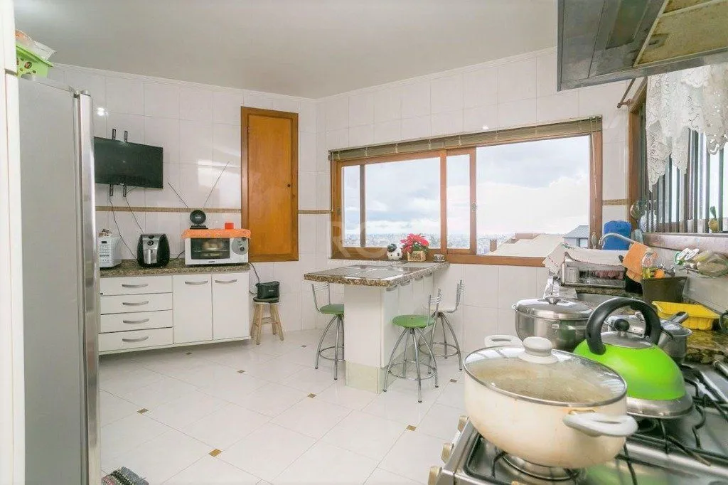 Imagem Casa para Venda - 279m², 3 dormitórios, sendo 1 suites, 4 vagas - Teresópolis