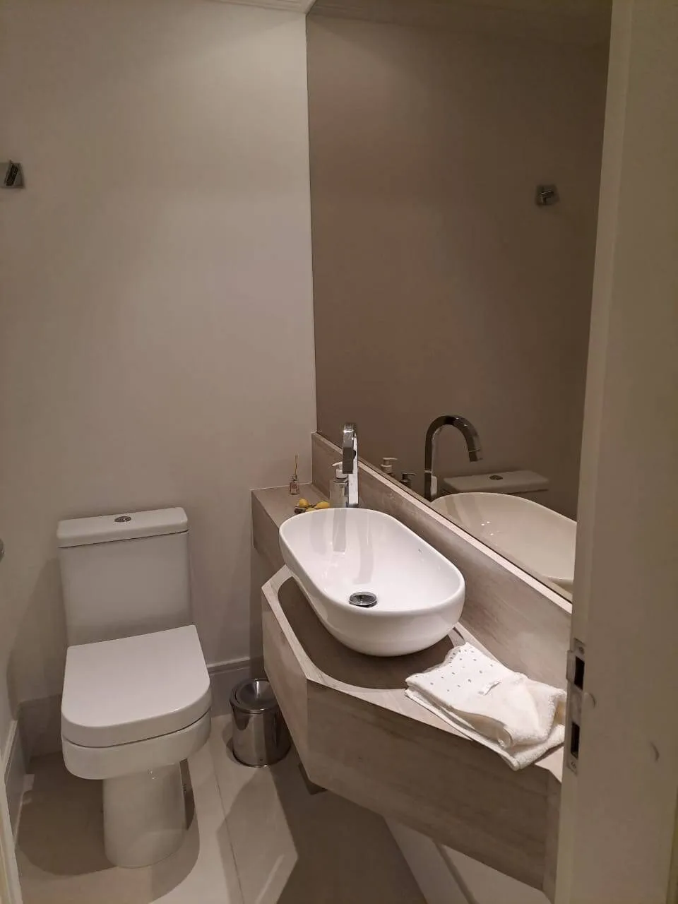 Imagem Apartamento Mobiliado de 160m² com 2 Suítes, Escritório e 3 Vagas Cobertas na Alameda Cauaxi