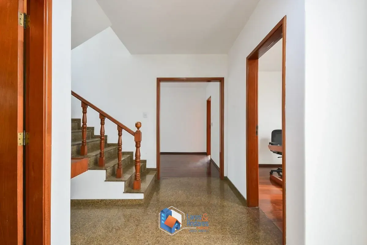 Imagem Sobrado para venda em Planalto Paulista com 4 quartos, sendo 2 suítes, 331m²