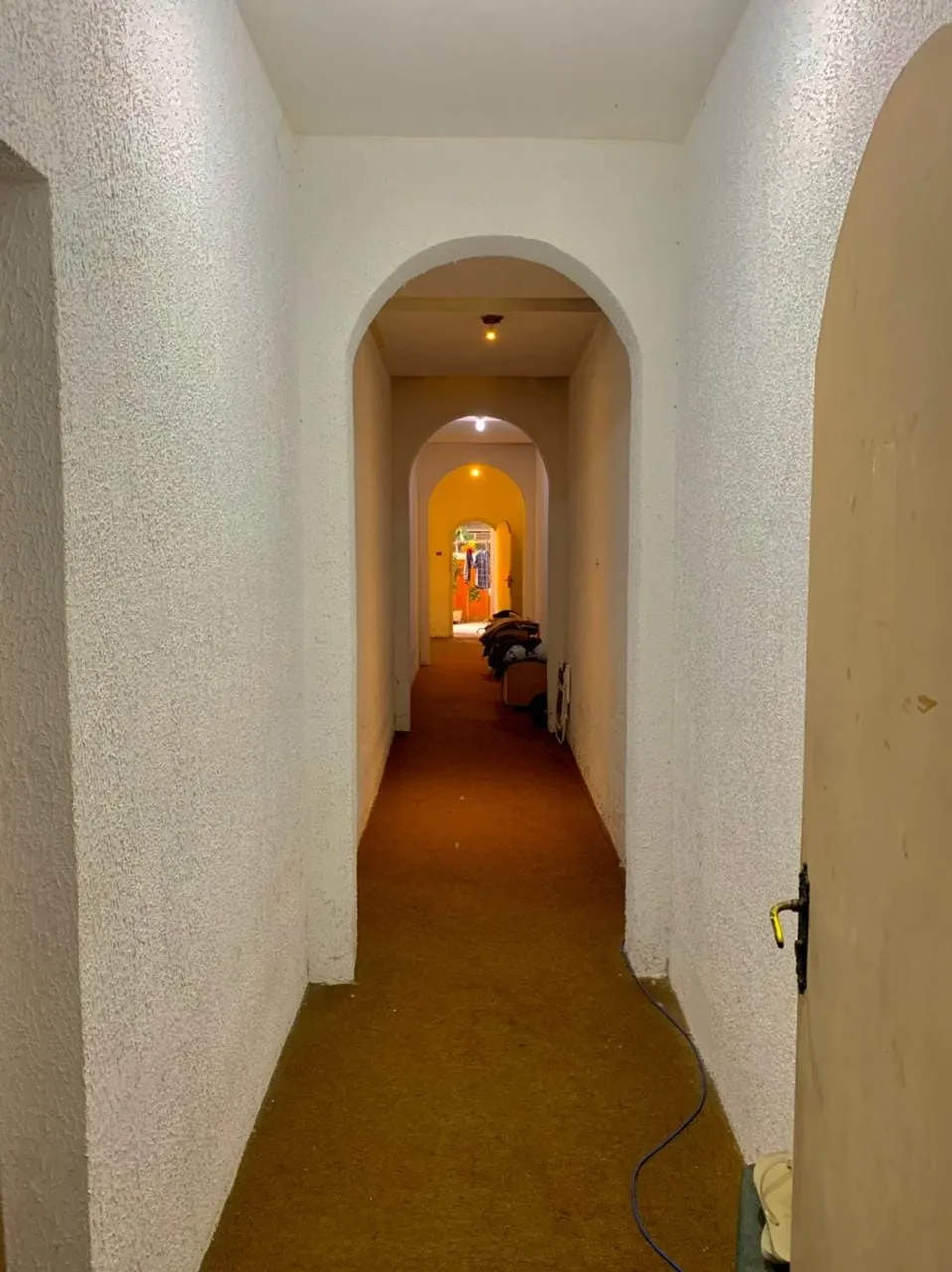 Imagem Comercial para Locação 6 Quartos, 3 Suites, 4 Vagas, 400M², Centro, Taubaté - SP