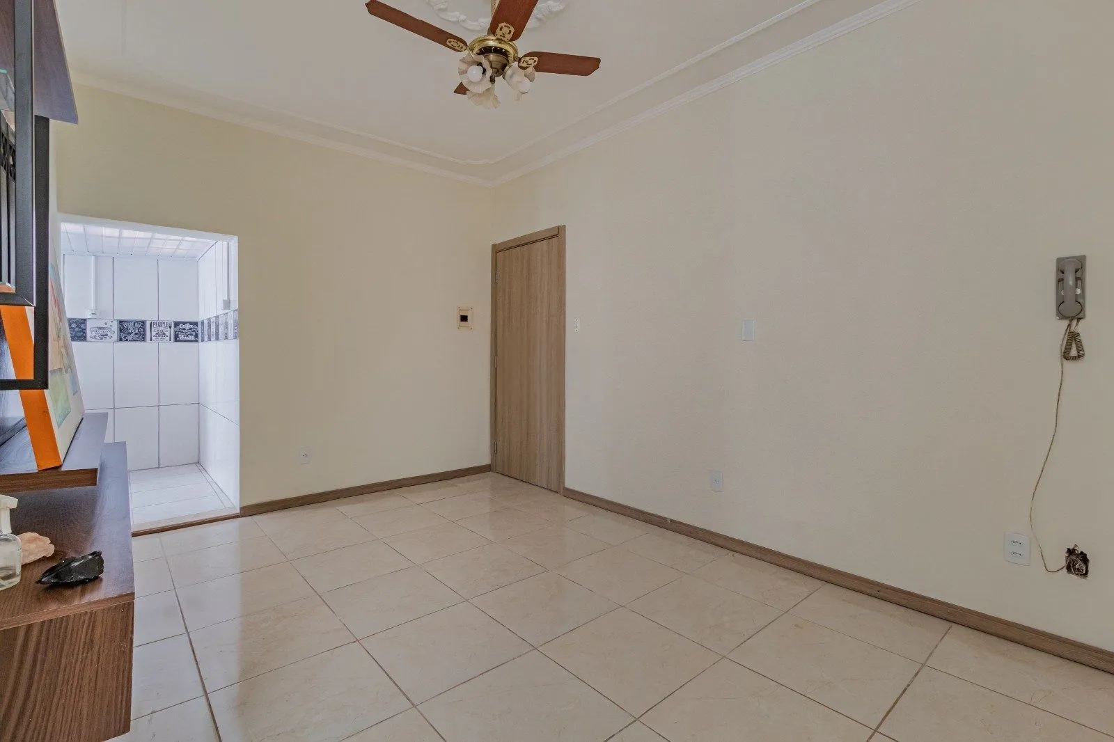 Imagem Térreo com pátio Semimobiliado, 2 Dormitórios, Próximo ao Praia de Belas