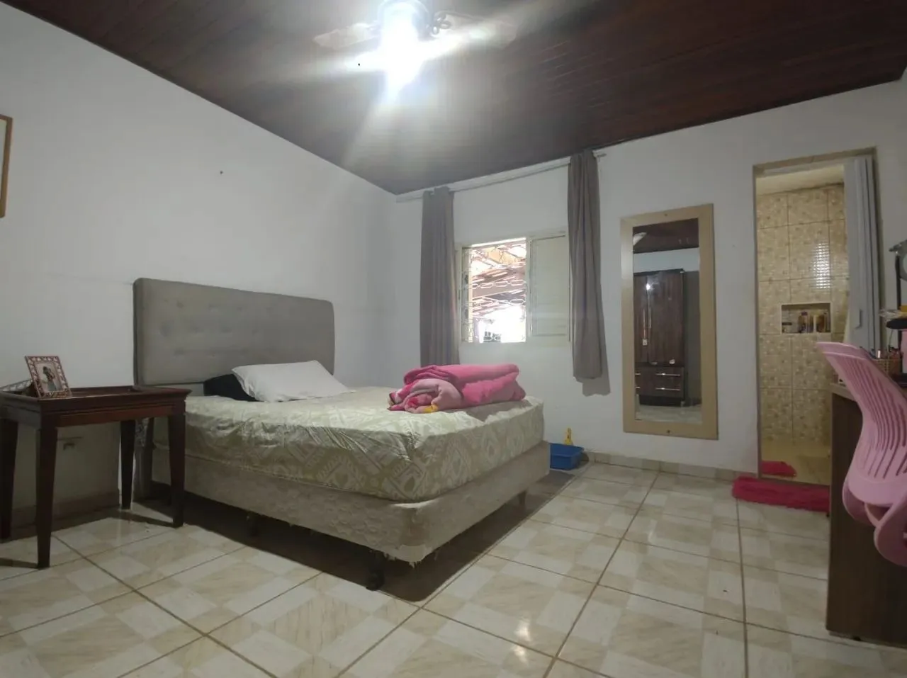 Imagem Chácara à venda em Araçoiaba da Serra-SP, 3 quartos, 1 suíte, 1 sala, 2 banheiros, 2 vagas de garagem, 580,00 m² de área.