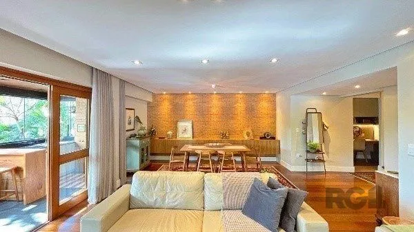 Imagem Apartamento de 200m², 4 quartos, 1 suíte e 4 vagas - Moinhos de Vento
