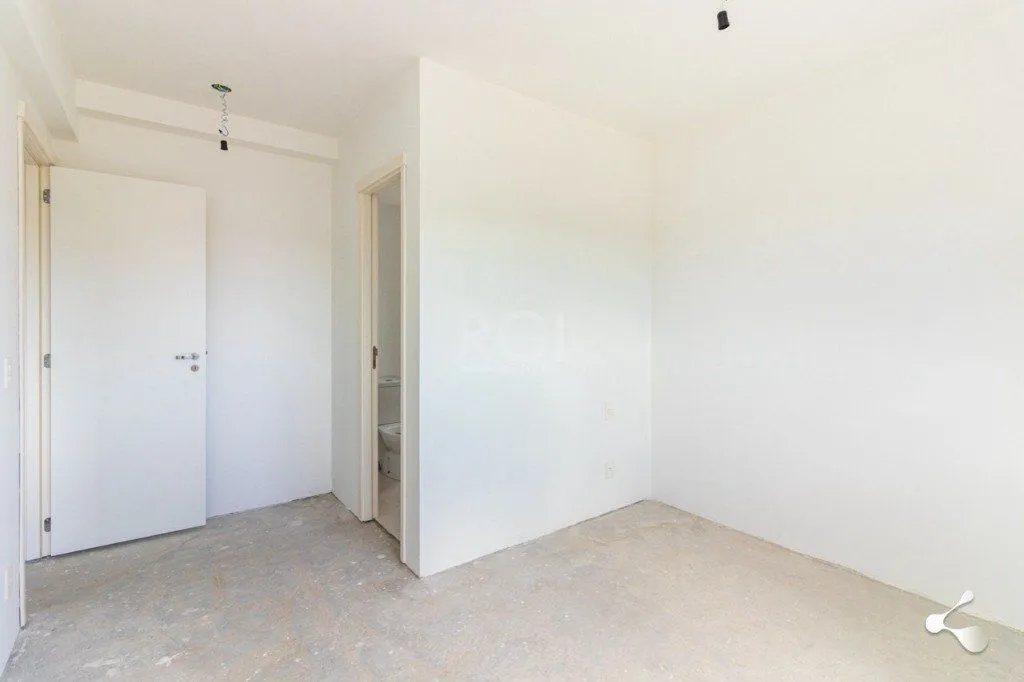 Imagem vende 03 dormitórios, living para dois ambientes, banheiro social, cozinha com churrasqueira e área de serviço com garagem