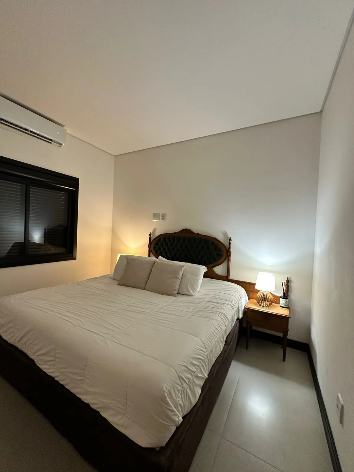 Imagem Casa Moderna com Suíte, Hidromassagem, Jardim e 2 Vagas