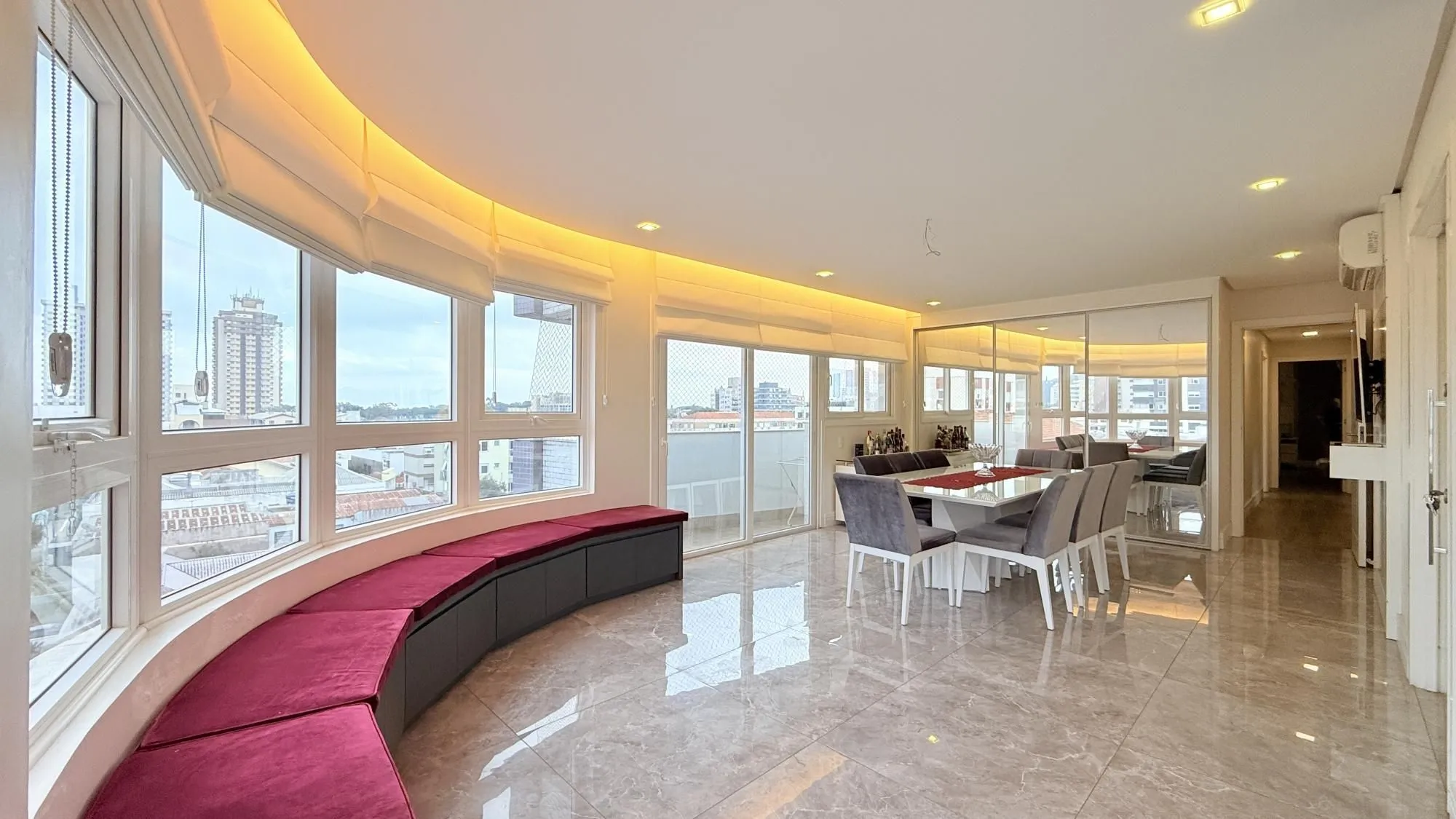 Imagem Excelente apartamento amplo com 2 dormitórios, 2 suítes mais dependência de empregada ou gabinete ou 3º dormitório