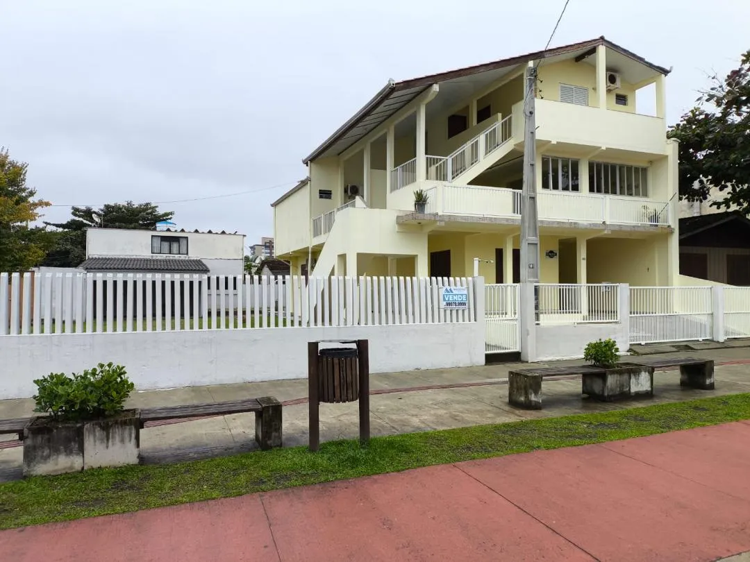 Imagem Imóvel à Venda em Itapoá-SC, Bairro Itapema do Norte - Prédio com 03 Apartamentos Mobiliados