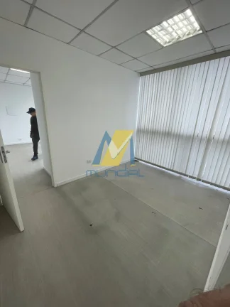 Imagem Galpão Corporativo com Pé-Direito Alto e Estrutura Completa