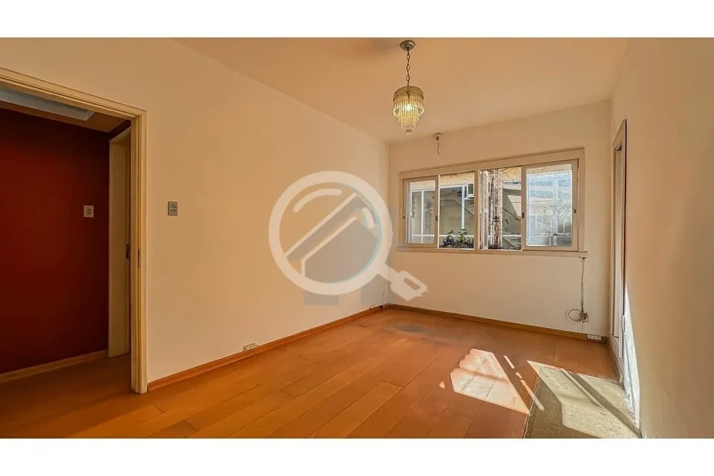 Imagem Ampla casa com 14 peças incluindo um anexo de 3 andares, salas com lareira, 2 suítes, 4 quartos, e...