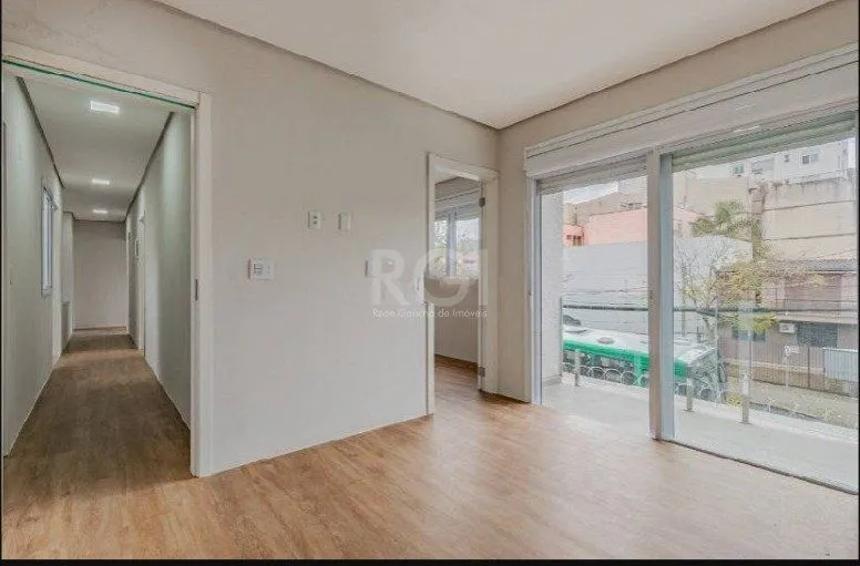 Imagem Casa para Venda - 220m², 3 dormitórios, sendo 2 suites, 2 vagas - Partenon