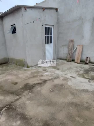 Imagem Casa à venda no Loteamento Ilha Bela, Uberaba: 2 dormitórios, cozinha, garagem coberta e muito mais!
