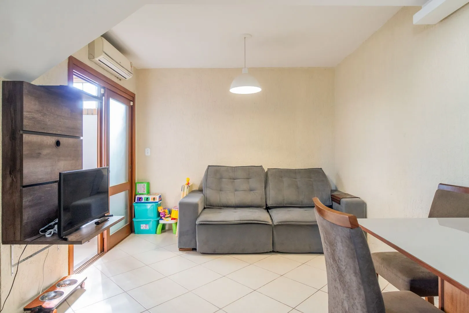 Imagem Casa em condomínio de 105m² - 2 dormitórios e 1 vaga no bairro Guarujá