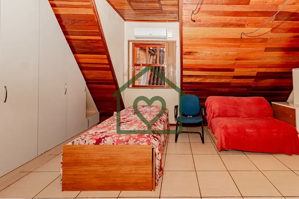 Imagem Charmosa casa em estilo cabana rústica, com 3 dormitórios e 2 banheiros, ideal para quem busca con...