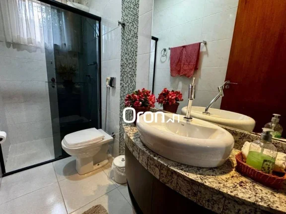 Imagem Casa com 3 dormitórios à venda, 236 m² por R$ 950.000,00 - Setor Faiçalville - Goiânia/GO