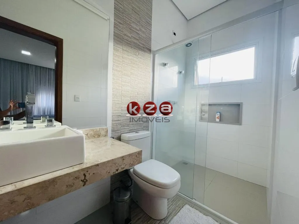 Imagem Casa de luxo no Condomínio Terras de Santa Teresa em Vinhedo, com 4 suítes, 3 salas e 350m² de área privativa. Venha conferir!