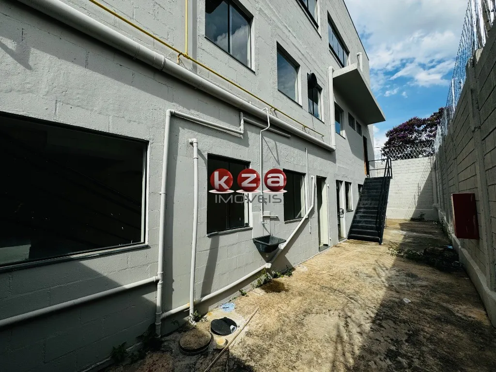 Imagem Salão Comercial à Venda em Valinhos-SP, na Vila Faustina II: 3 Salas, 6 Banheiros, 6 Vagas e 511m² de Área