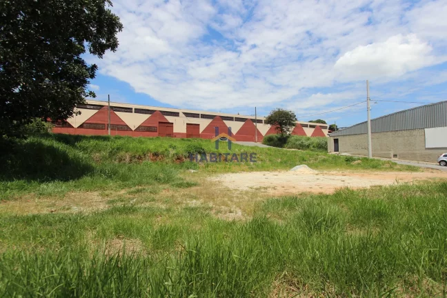 Imagem Terreno de esquina com 1.572 m2 no centro de Ibirité