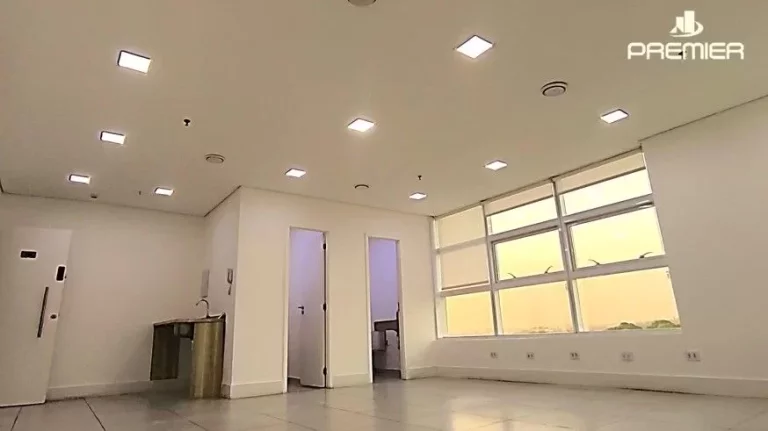 Imagem SALA COMERCIAL DE 48M² PARA VENDA, COM 2 WC...#039;S, SACADA E 1 VAGA - ED GOLDEN OFFICE EM JUNDIAÍ SP