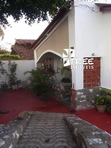 VENDA CASA LOCALIZADA NO BAIRRO SESC EM SUZANO COM A/T 145m² e A/C 360m² distribuídos em 3 dormitórios, 2 banheiros, 2 salas, cozinha. CONSULTE-NOS.