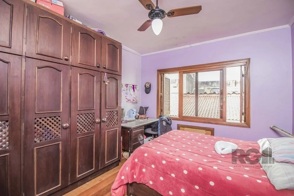 Imagem Casa de 329m² - 4 dormitórios, 1 suíte, 6 vagas no bairro Vila Jardim