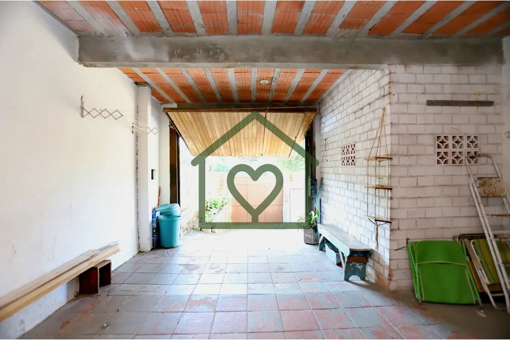 Imagem Encontre o lar perfeito para sua família nesta espaçosa casa residencial situada na encantadora Ru...