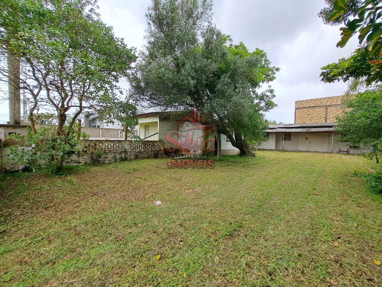 Imagem C139 | Casa 4 dormitórios com pátio cercado em Mariluz