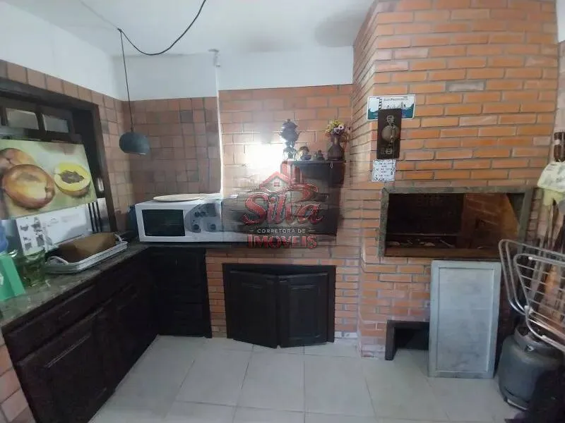 Imagem C1221| Casa 4 dormitórios com 2 suítes e piscina