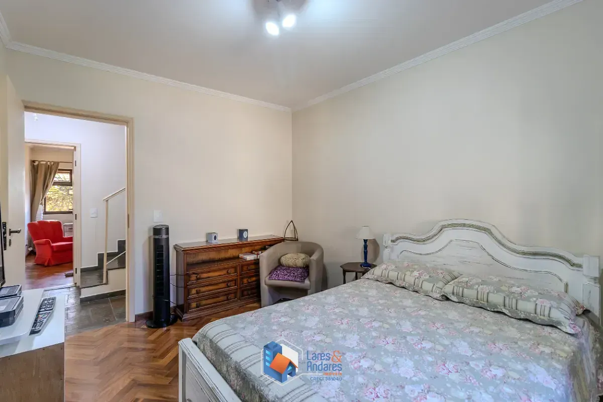 Imagem Casa para venda em Vila Nova Caledônia com 4 quartos, sendo 2 suítes, 346m²