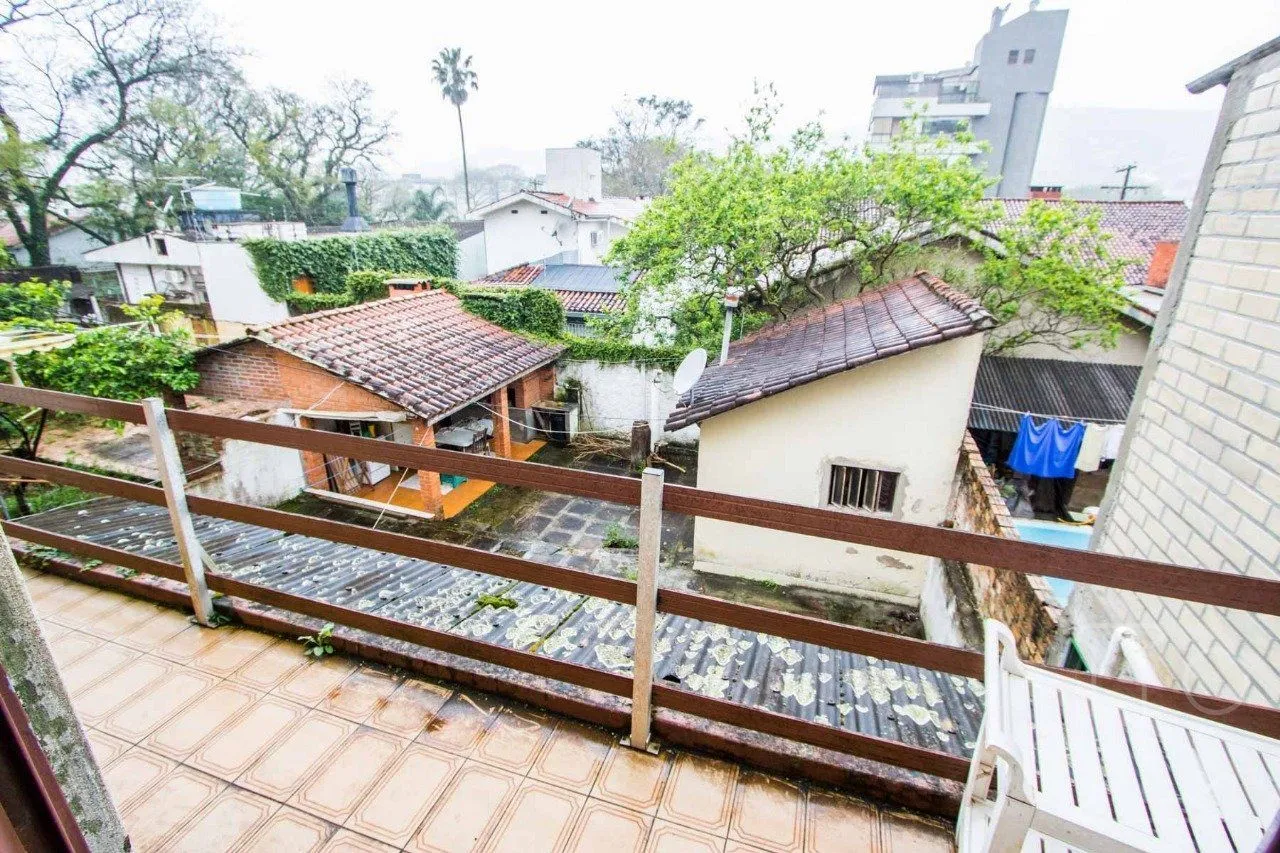 Imagem Casa com entradas independentes em Teresópolis: oportunidade para investimento e moradia