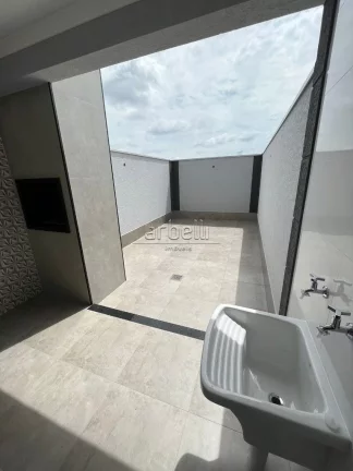 Imagem Sobrado com 165 metros quadrados, com 3 dormitórios sendo 1 suíte com varanda, 3 banheiros, 1 lava...
